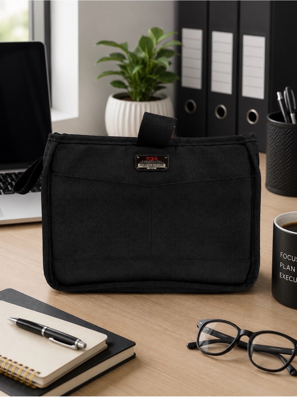 TUMI BLACK LAPTOP SLEEVE CAREER OFFICE TRAVEL
